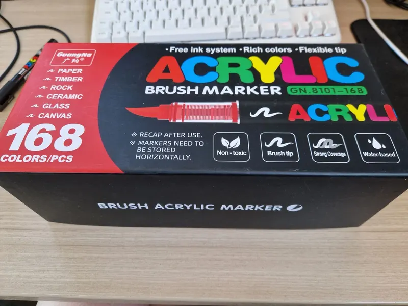Boite fermee du set GuangNa Acrylic Brush Marker 168 couleurs